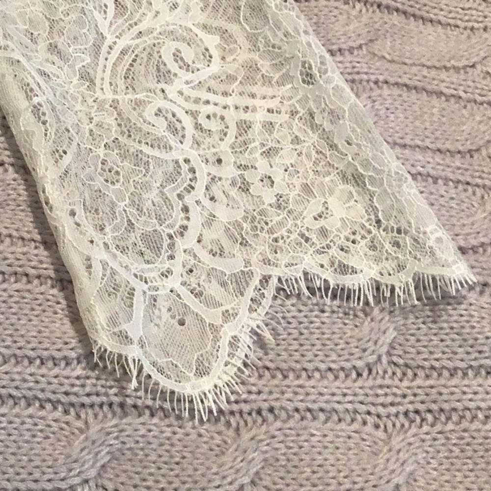 NWT White House Black Market Lace top Size-S - Picture 2 of 4